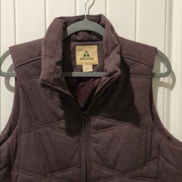 Ascend Vest - Picture 3 of 7